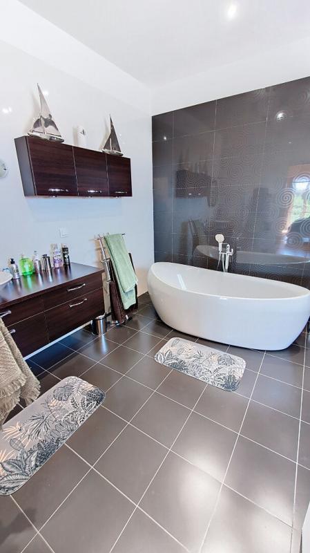 Demeure - 223 m² - 6 pièces