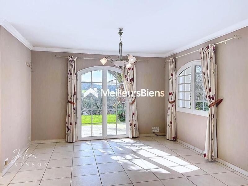 Maison - 205 m² - 8 pièces