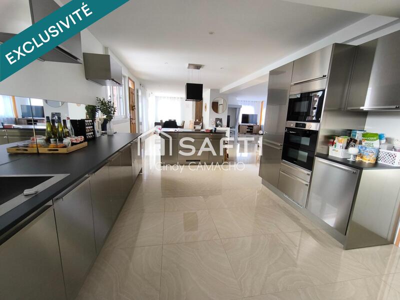 Maison de village - 203 m² - 7 pièces