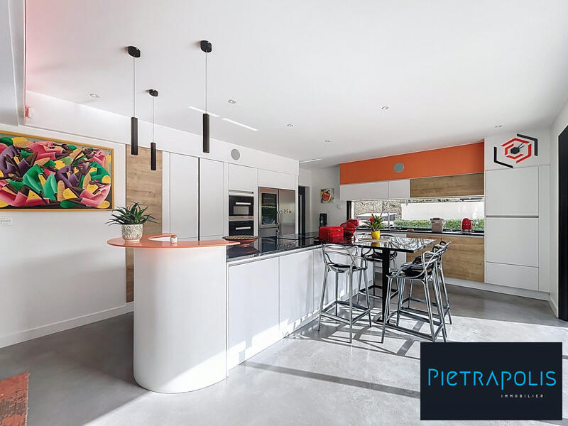 Villa - 232 m² - 8 pièces