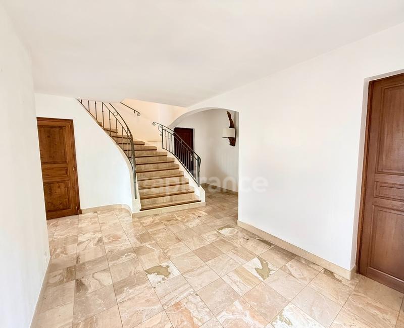 Maison - 315 m² - 11 pièces