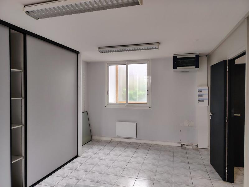 Local commercial - 70 m² - 4 pièces