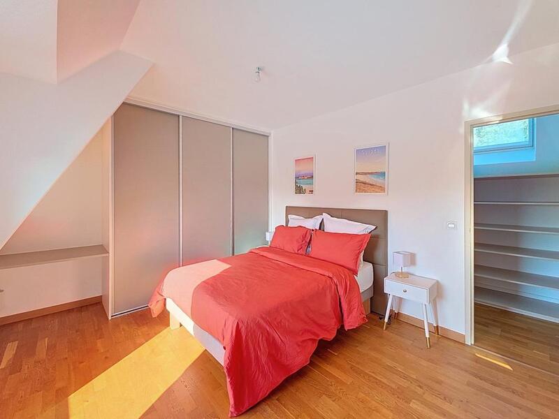 Maison - 228 m² - 7 pièces