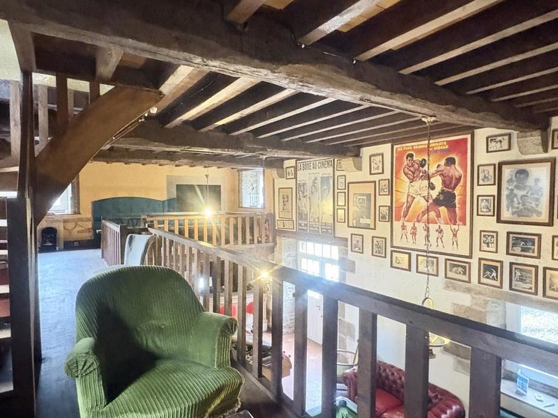 Maison - 245 m² - 40 pièces