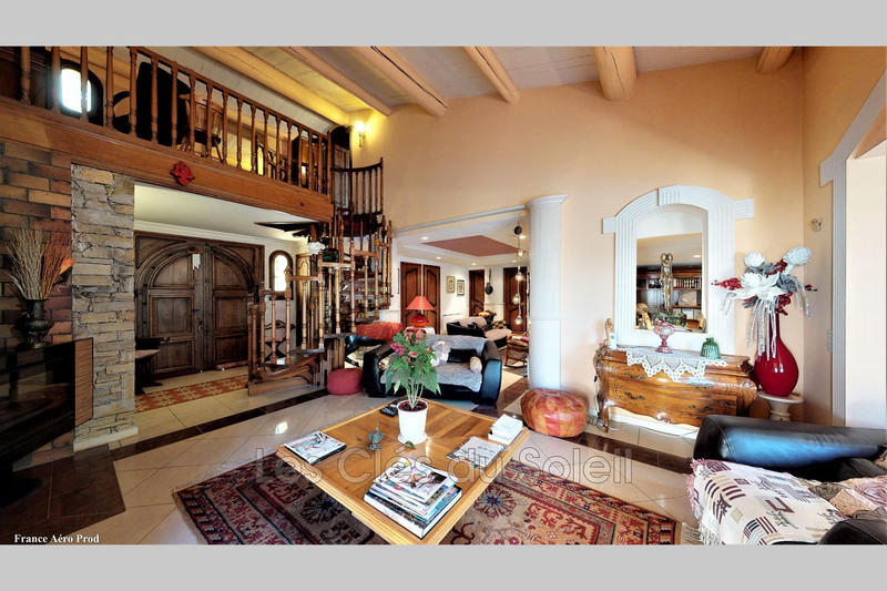 Maison - 227 m² - 8 pièces