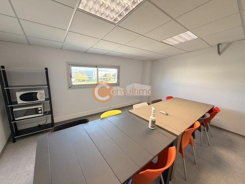 Local d'activité / Entrepôt - 1 500 m²