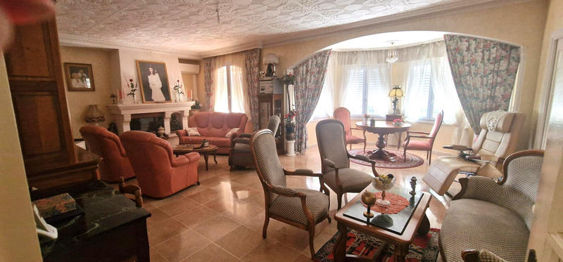 Maison - 398 m² - 11 pièces