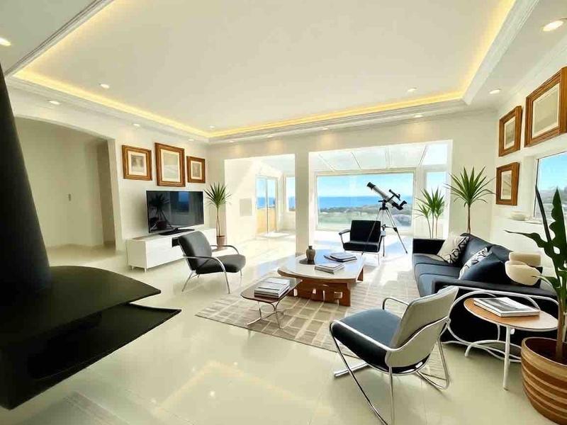 Maison - 240 m² - 8 pièces