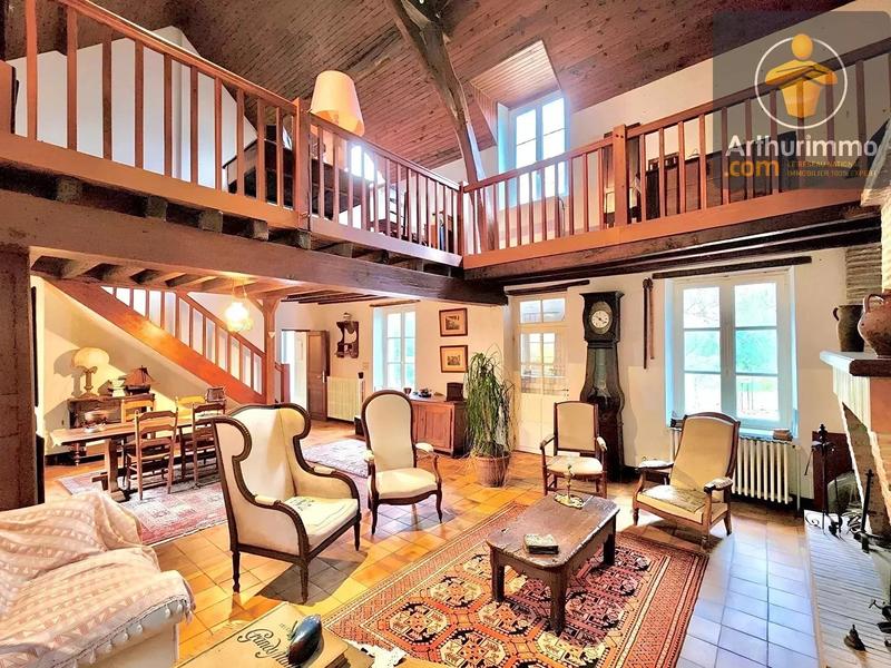 Maison - 280 m² - 11 pièces