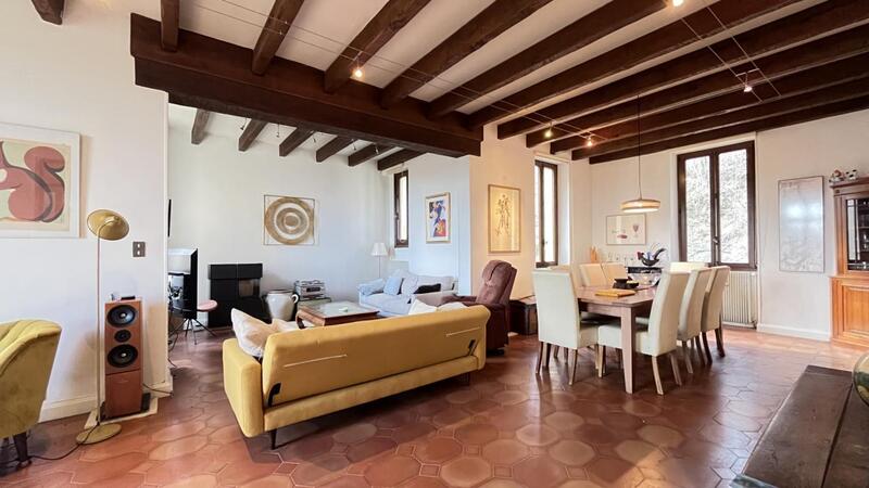 Propriété - 385 m² - 7 pièces