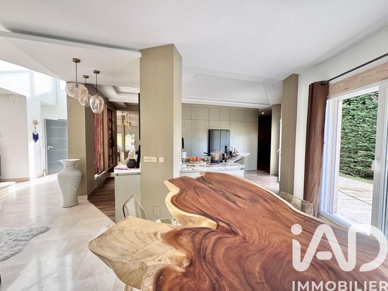 Maison - 361 m² - 10 pièces