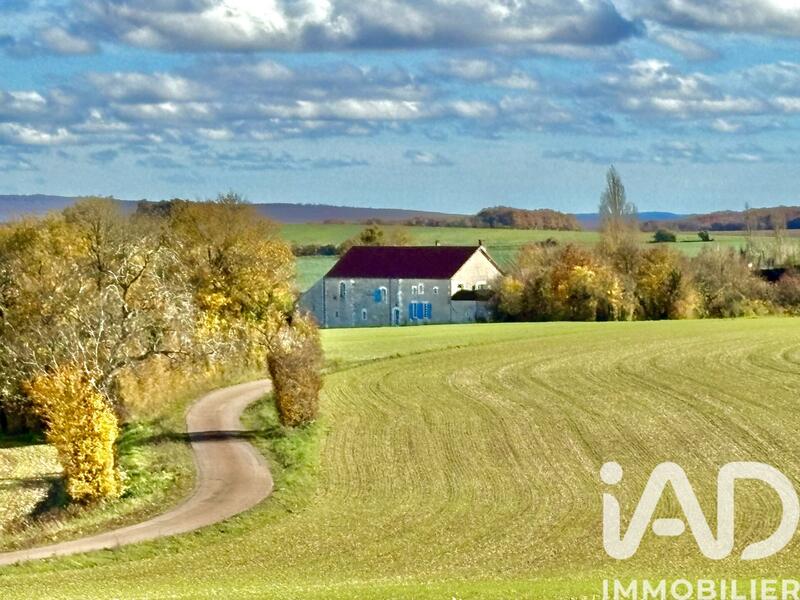 Maison - 181 m² - 6 pièces