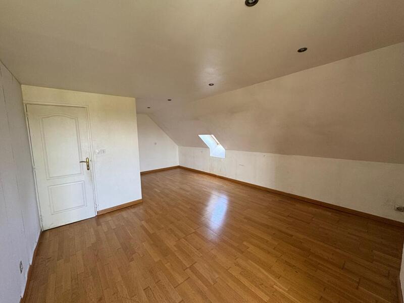 Maison - 237 m² - 8 pièces