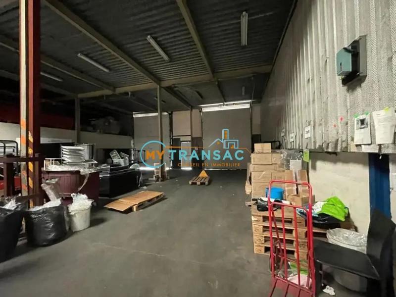 Local d'activités - 3 699 m²