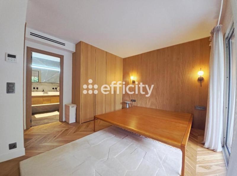 Appartement - 140 m² - 5 pièces