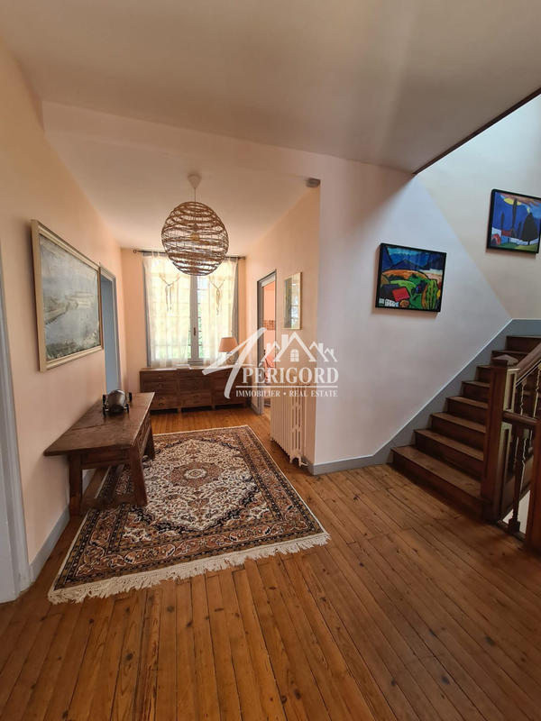 Maison - 250 m² - 10 pièces