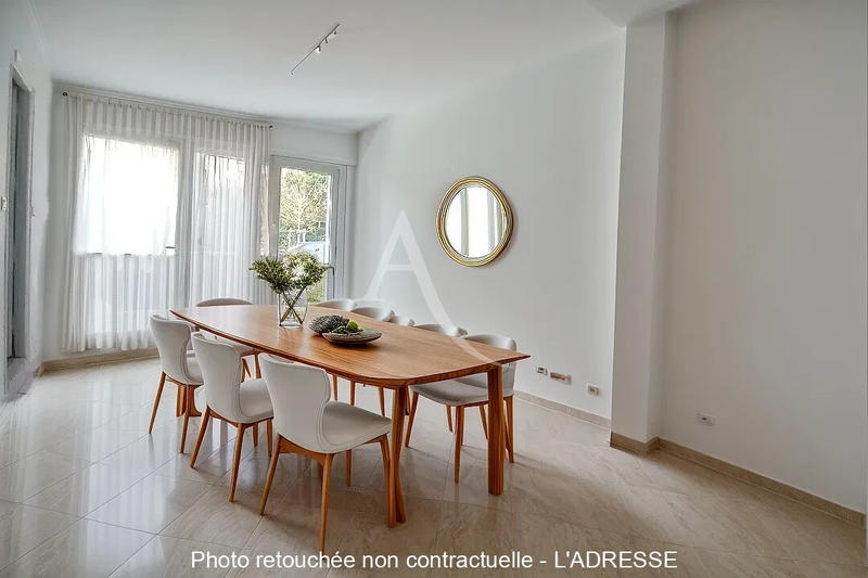 Maison - 195 m² - 10 pièces