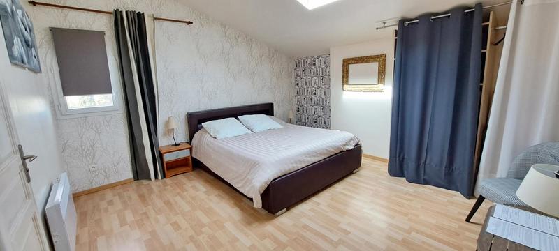 Propriété - 250 m² - 8 pièces