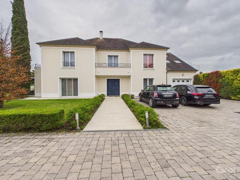 Maison - 350 m² - 8 pièces