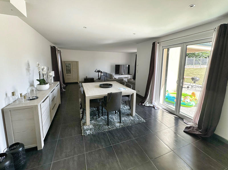 Maison - 250 m² - 8 pièces