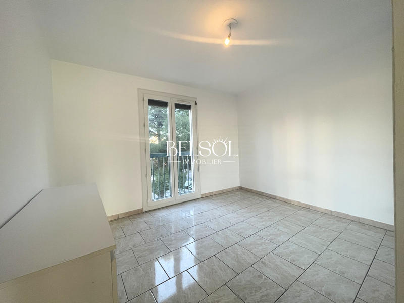 Appartement - 82 m² - 3 pièces