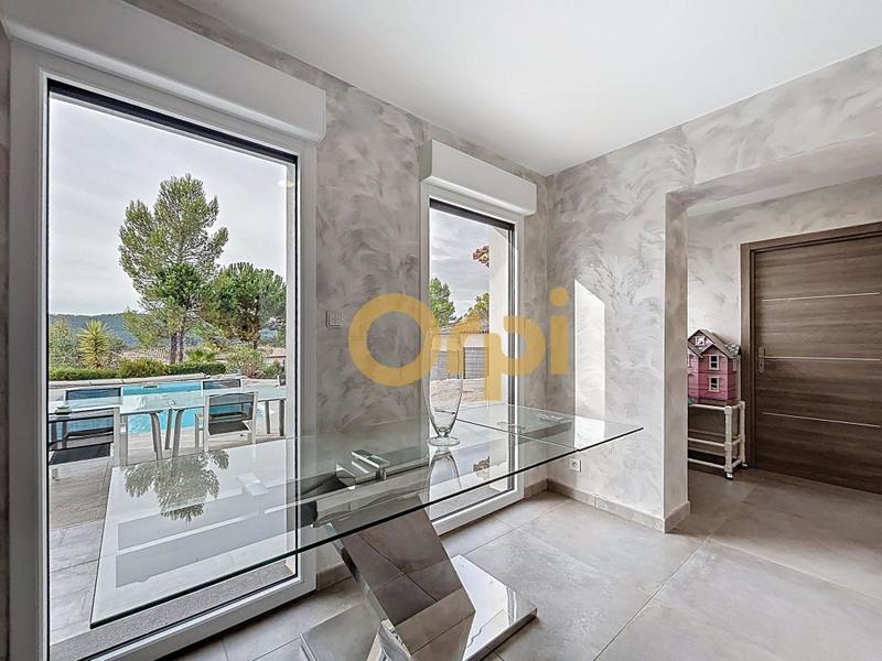 Villa - 208 m² - 4 pièces