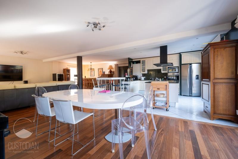 Maison - 650 m² - 15 pièces