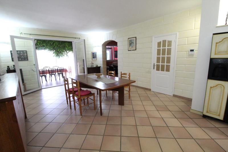 Viager - Villa - 230 m² - 9 pièces