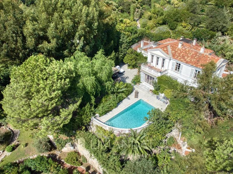 Villa - 475 m² - 12 pièces