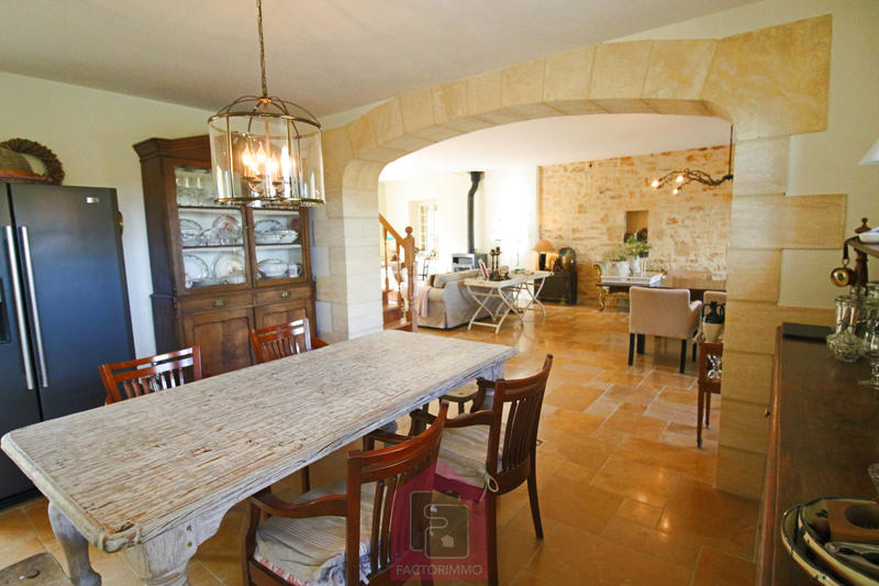 Propriété - 395 m² - 12 pièces