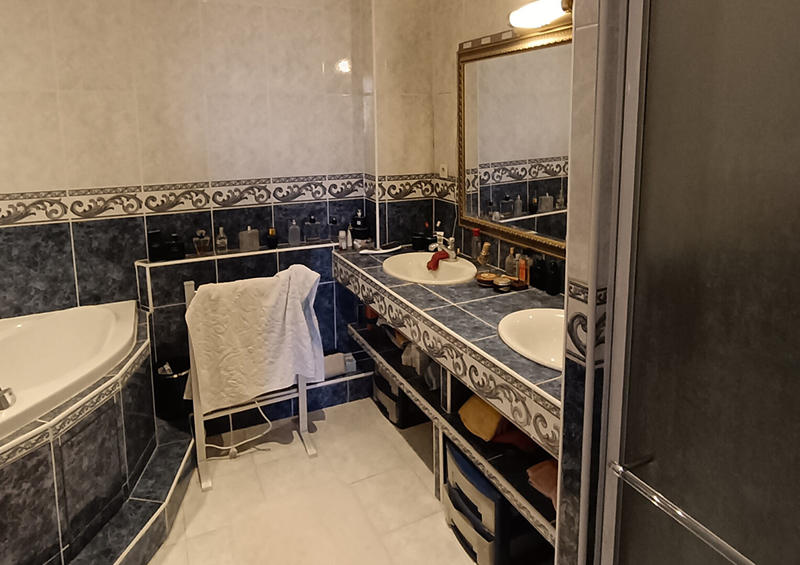 Maison - 308 m² - 12 pièces