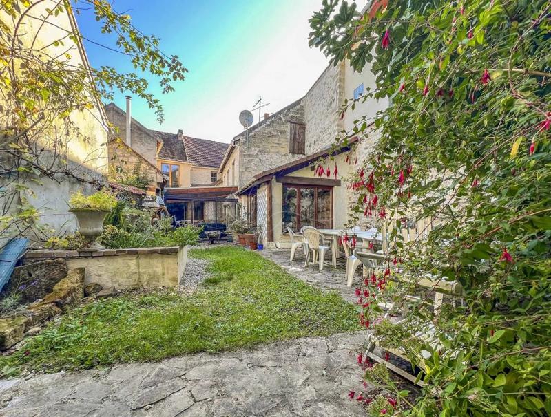 Maison de village - 294 m² - 15 pièces
