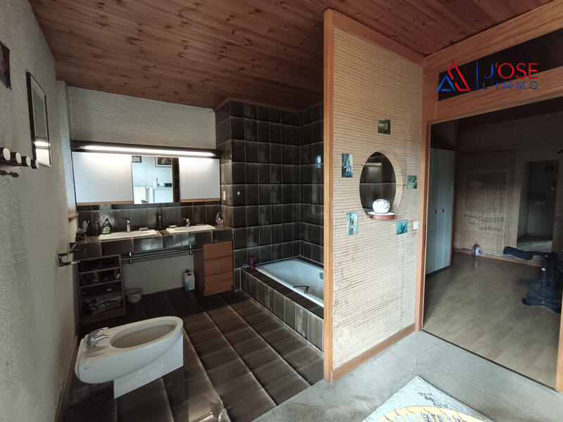 Villa - 270 m² - 9 pièces