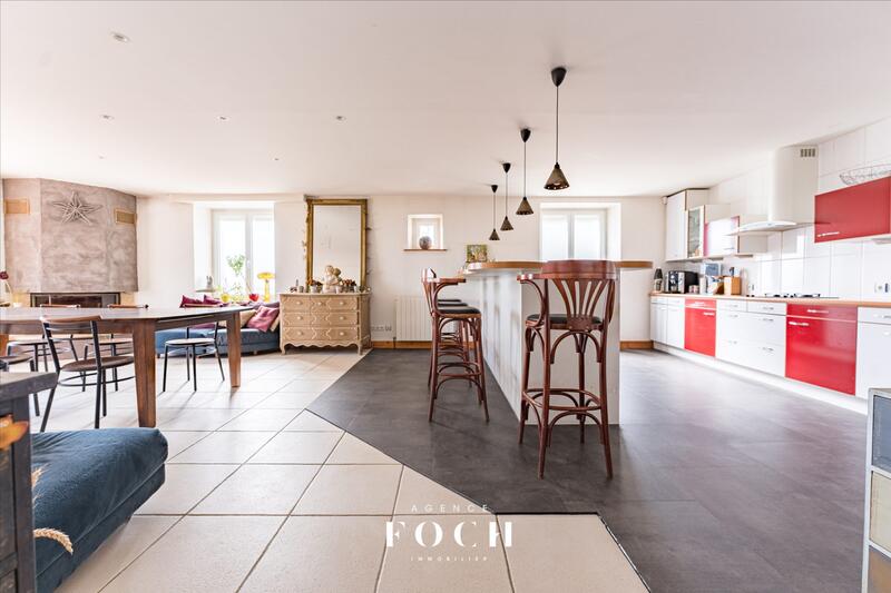 Maison - 350 m² - 10 pièces