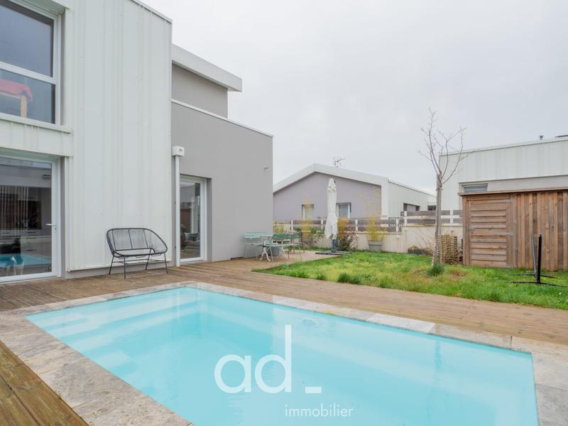 Maison - 105 m² - 5 pièces