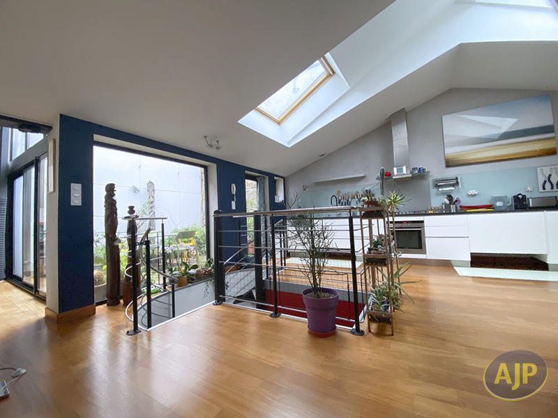 Maison - 206 m² - 9 pièces