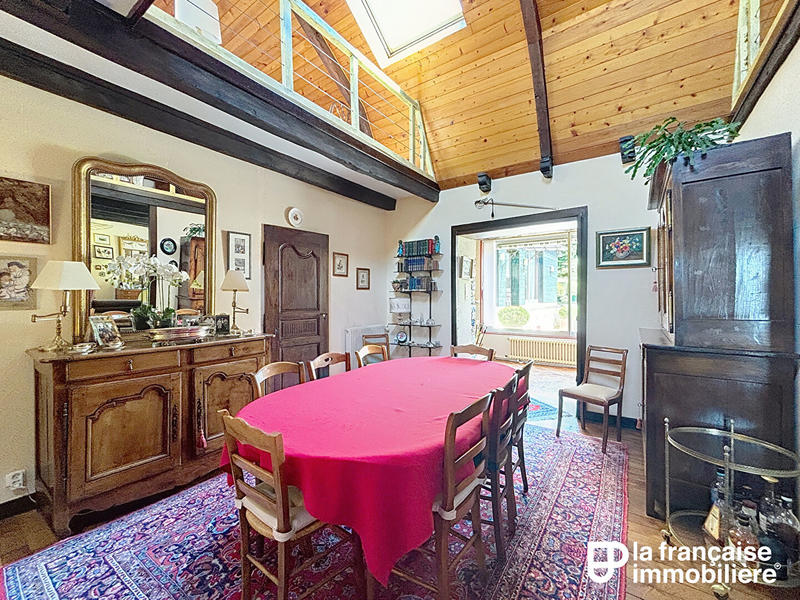 Maison - 249 m² - 8 pièces