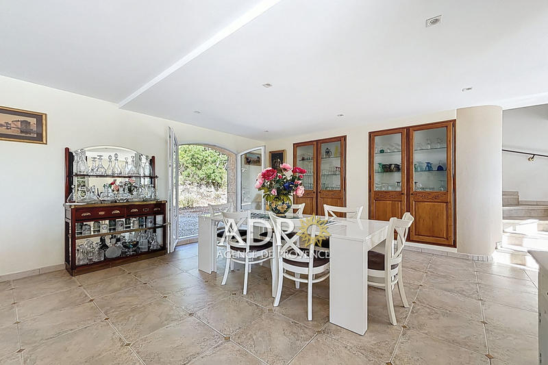 Maison - 300 m² - 7 pièces