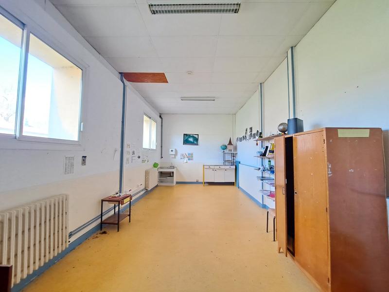 Château - 5 346 m² - 1 pièce