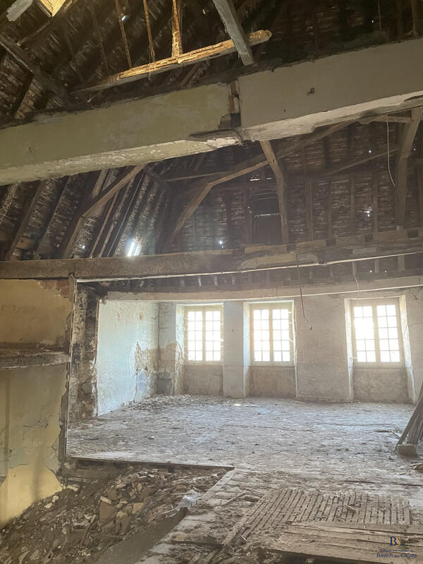 Maison traditionnelle - 600 m² - 1 pièce