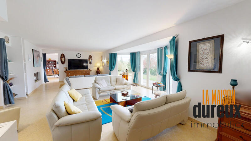 Villa - 339 m² - 7 pièces