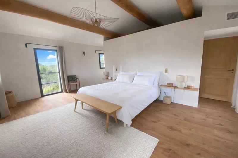 Maison - 290 m² - 9 pièces