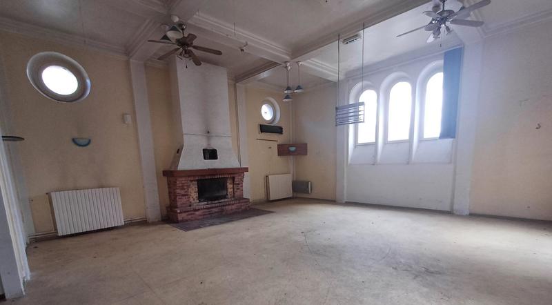 Bastide - 1 706 m² - 50 pièces