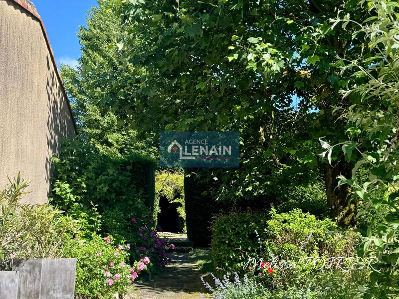 Maison - 241 m² - 9 pièces