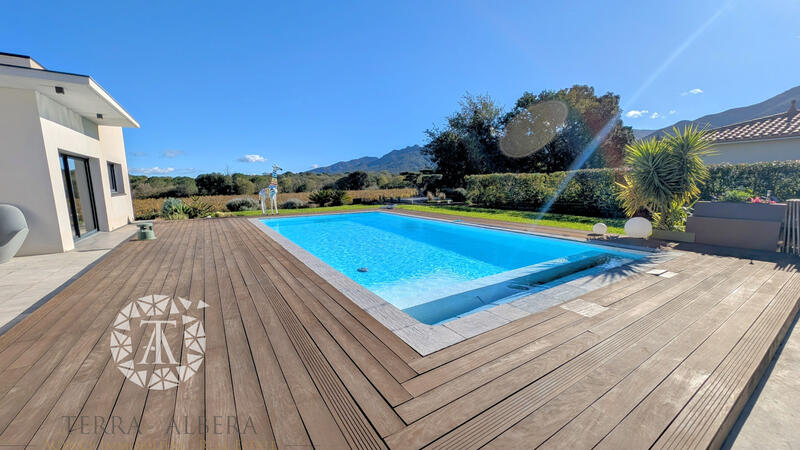 Maison - 260 m² - 7 pièces