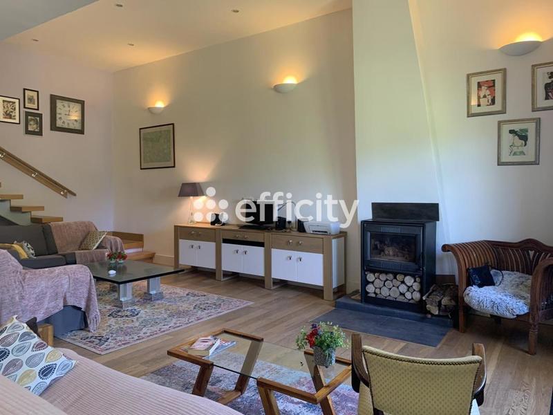 Maison - 220 m² - 7 pièces