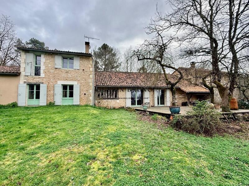 Maison - 280 m² - 5 pièces