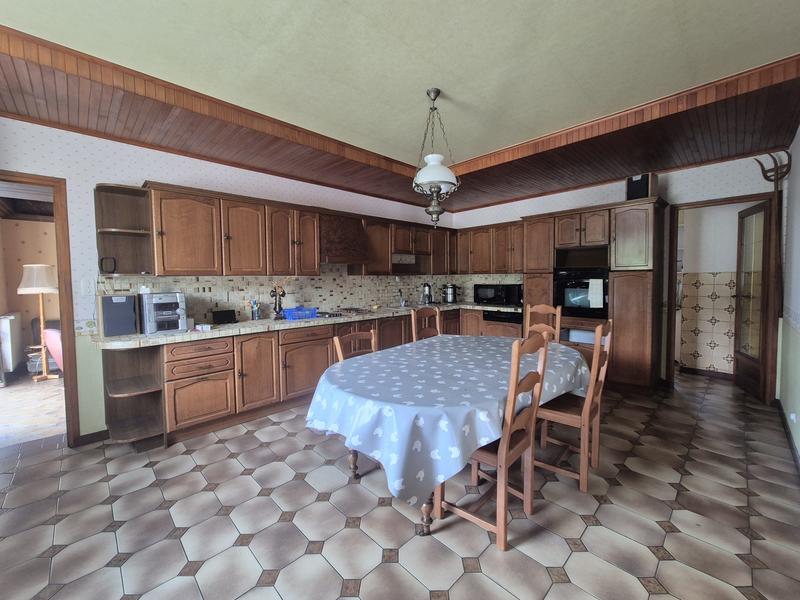 Maison - 300 m² - 11 pièces