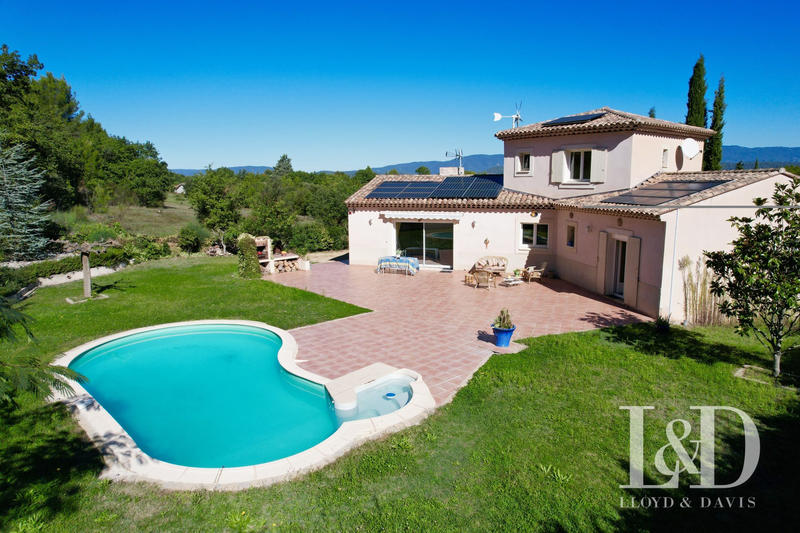 Maison traditionnelle - 313 m² - 7 pièces