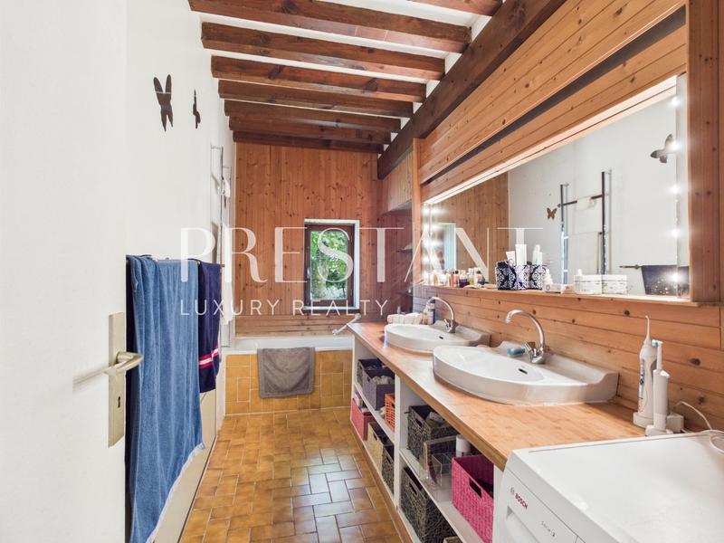 Maison - 301 m² - 9 pièces